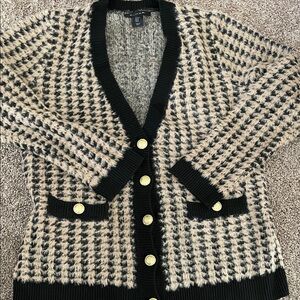Tahari NWT Black and Beige Houndstooth Cardigan